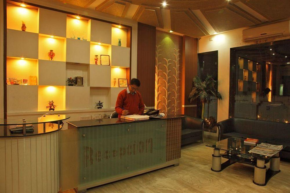 Hotel Lohmod At National Highway 8 - Free Airport Transffer New Delhi Ngoại thất bức ảnh