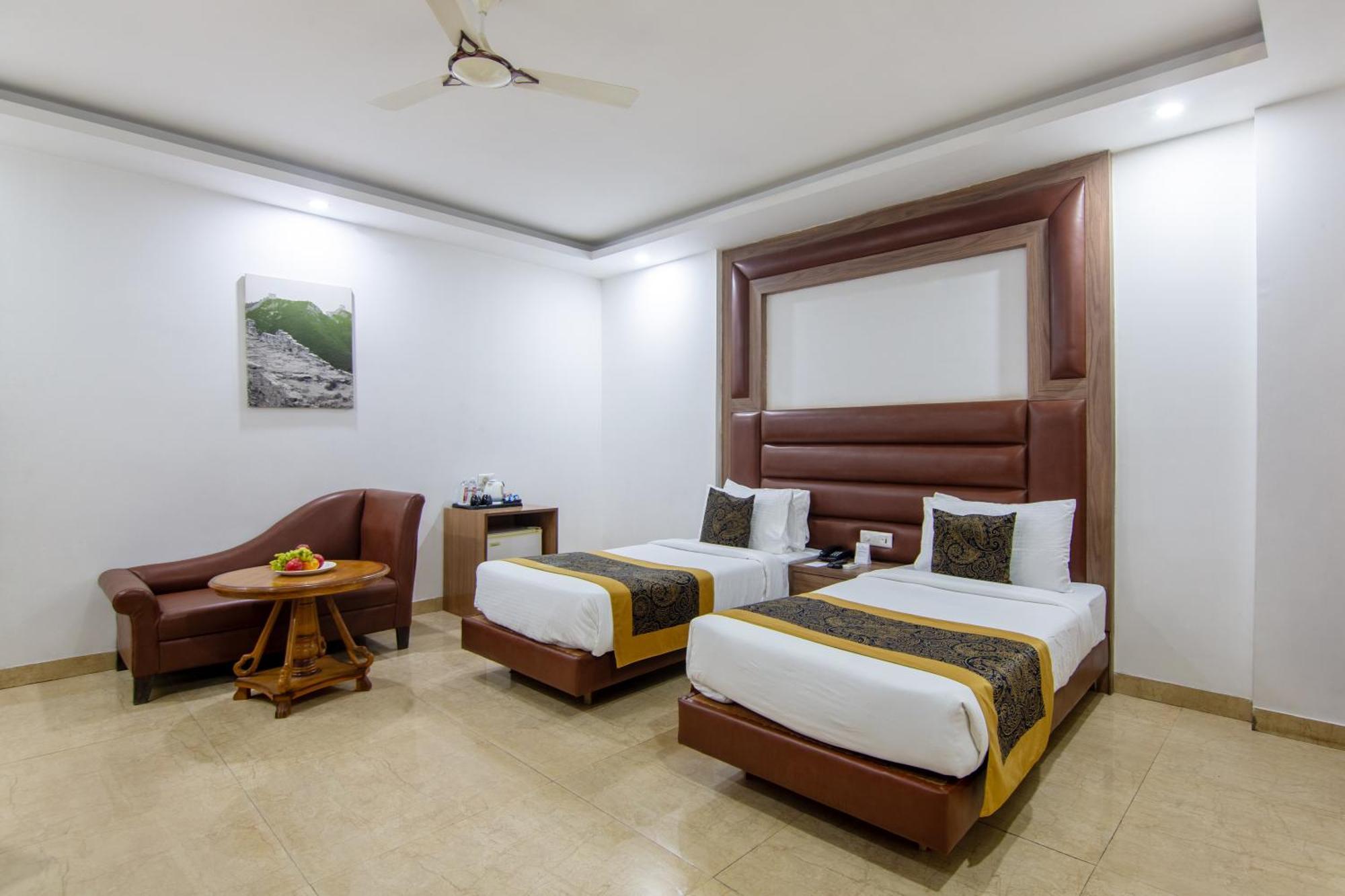 Hotel Lohmod At National Highway 8 - Free Airport Transffer New Delhi Ngoại thất bức ảnh