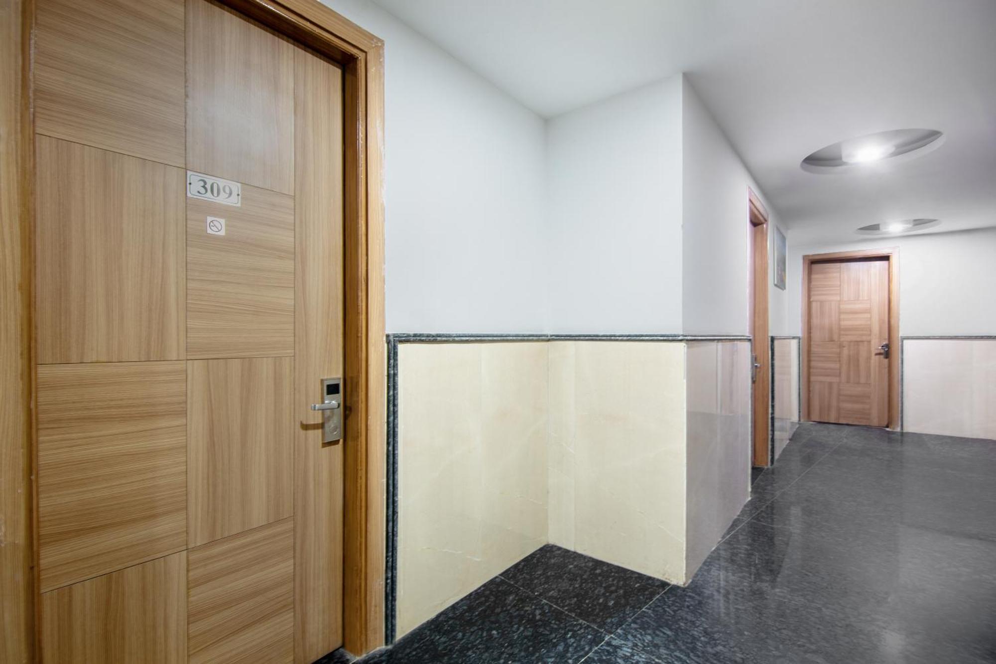 Hotel Lohmod At National Highway 8 - Free Airport Transffer New Delhi Ngoại thất bức ảnh