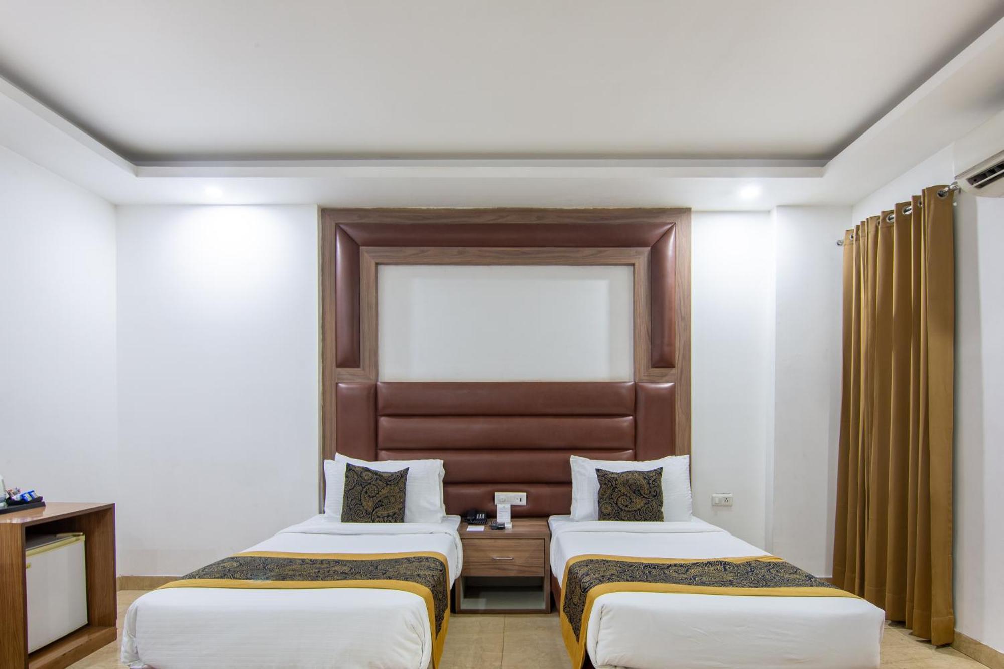 Hotel Lohmod At National Highway 8 - Free Airport Transffer New Delhi Ngoại thất bức ảnh