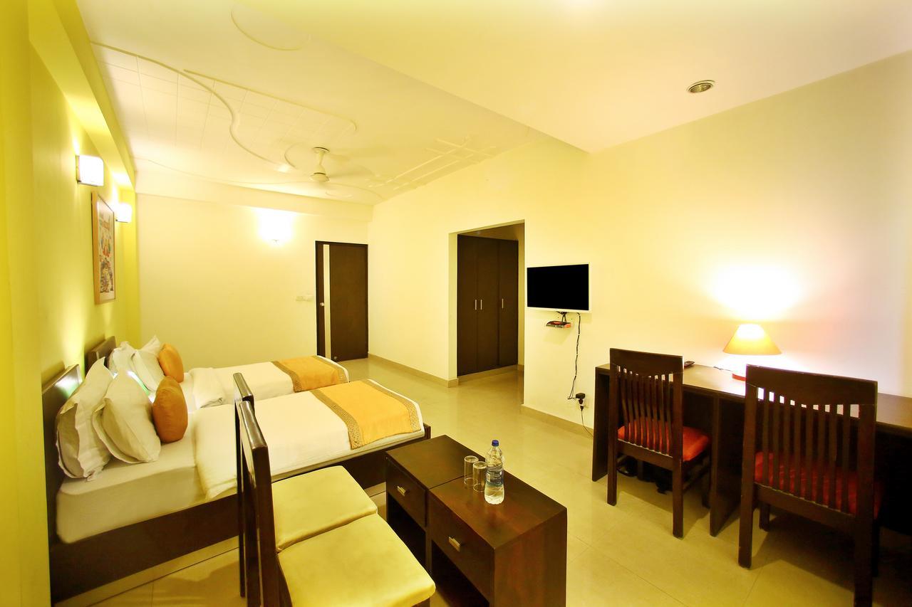 Hotel Lohmod At National Highway 8 - Free Airport Transffer New Delhi Ngoại thất bức ảnh