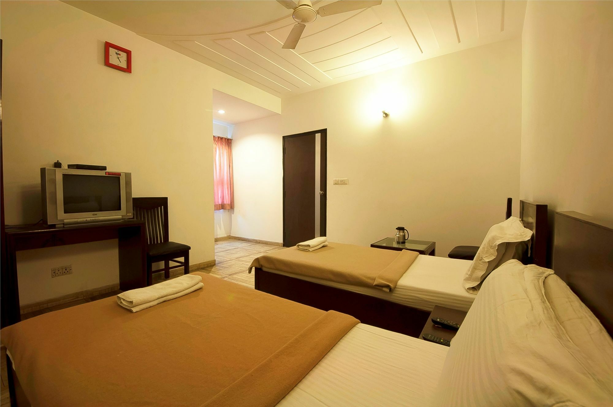 Hotel Lohmod At National Highway 8 - Free Airport Transffer New Delhi Ngoại thất bức ảnh