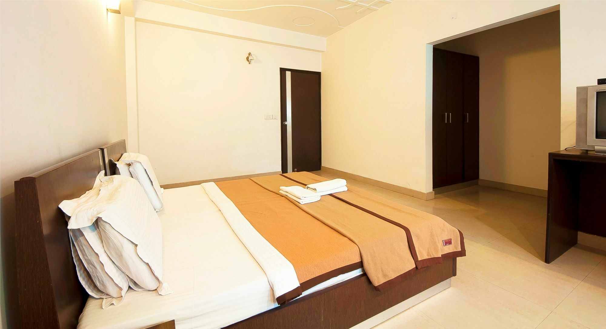 Hotel Lohmod At National Highway 8 - Free Airport Transffer New Delhi Ngoại thất bức ảnh